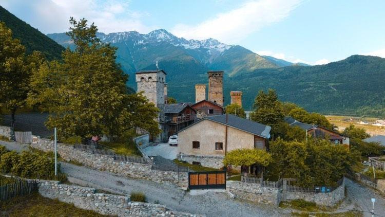 Teo Guesthouse And Camping In Местия Екстериор снимка