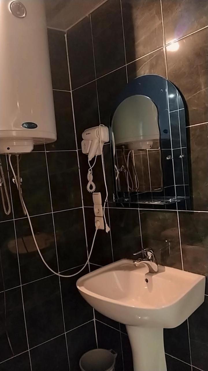 Teo Guesthouse And Camping In Местия Стая снимка