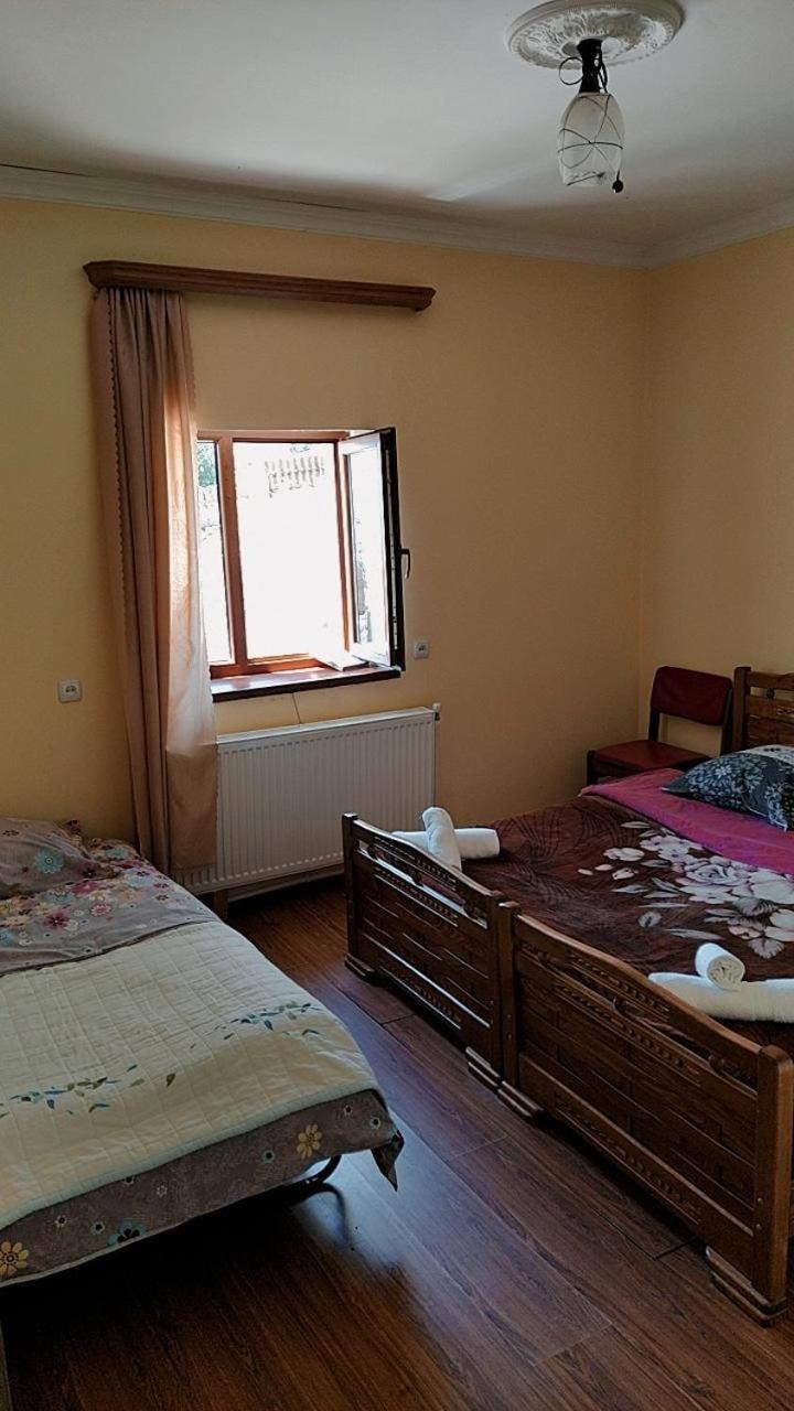 Teo Guesthouse And Camping In Местия Стая снимка