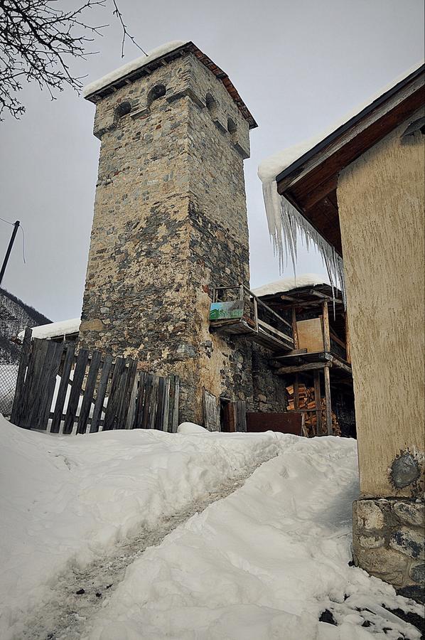 Teo Guesthouse And Camping In Местия Екстериор снимка