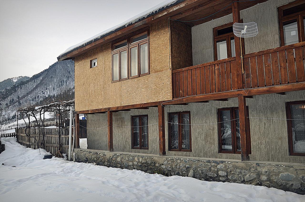 Teo Guesthouse And Camping In Местия Екстериор снимка