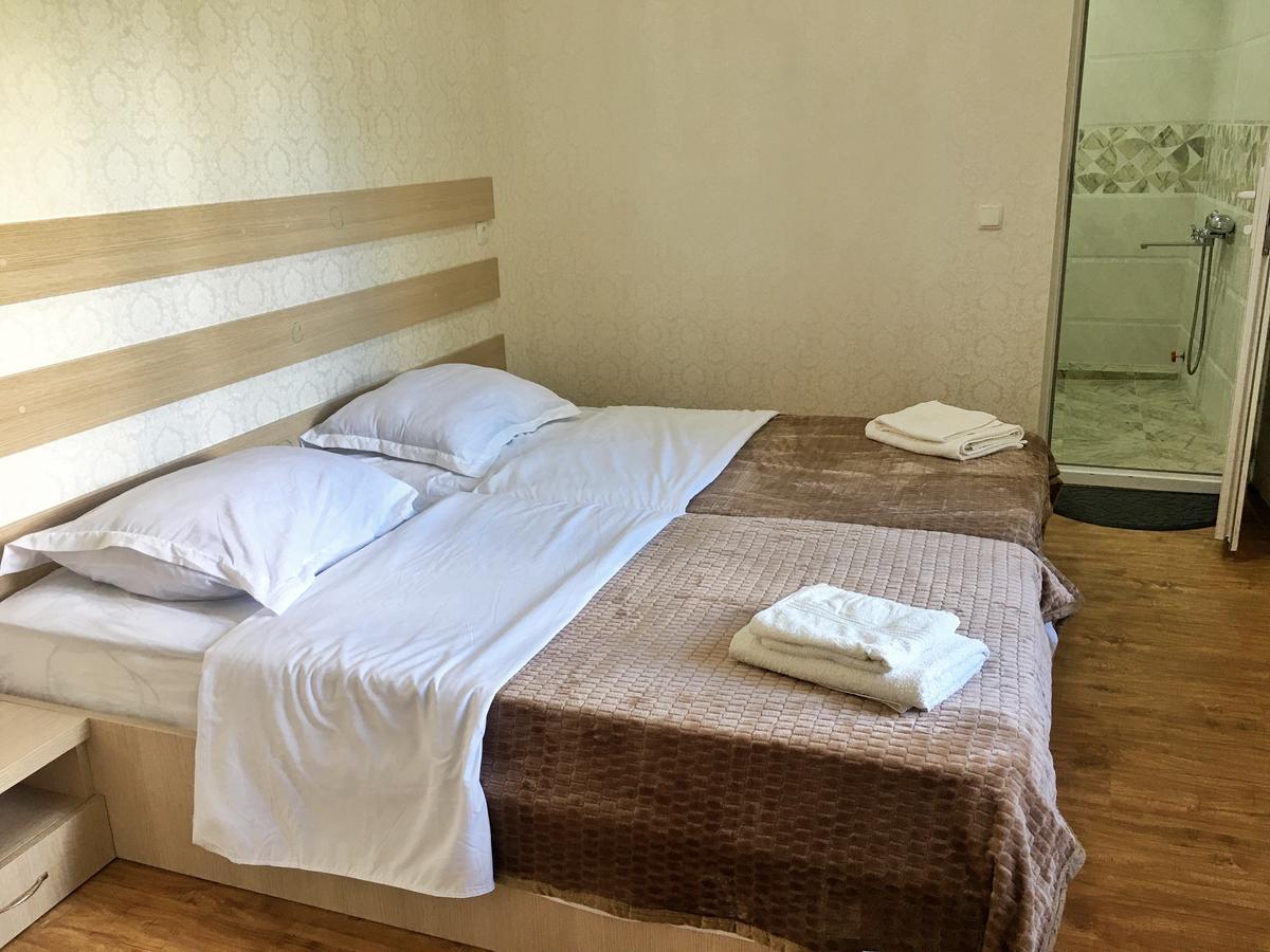 Teo Guesthouse And Camping In Местия Екстериор снимка