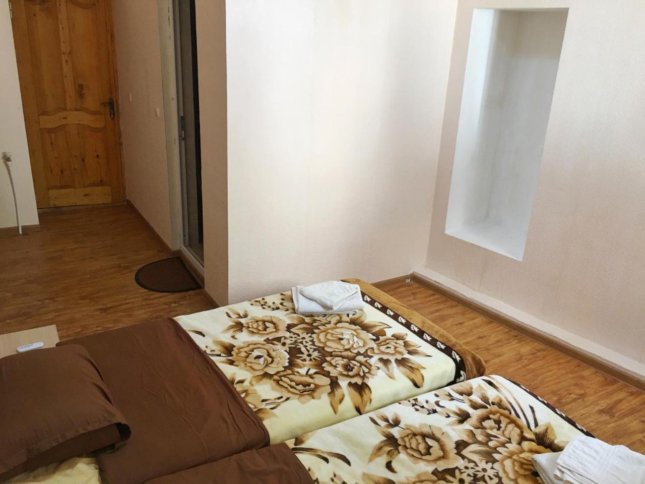 Teo Guesthouse And Camping In Местия Екстериор снимка